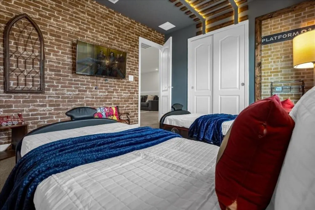 Holiday home 5 Bedroom- 4 Bathroom Solterra 7561 Os Davenport United States